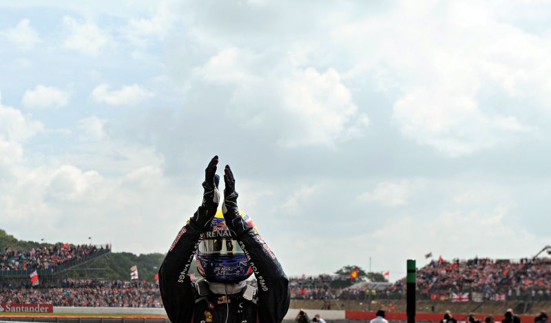 Mark Webber, da Red Bull, festeja a vitória na Inglaterra | Tom Gandolfini/ AFP