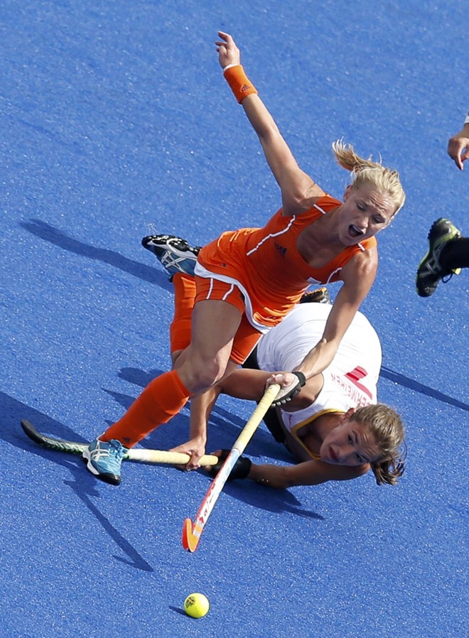 Holanda e Bélgica fizeram o clássico europeu deste domingo no hóquei sobre a grama |