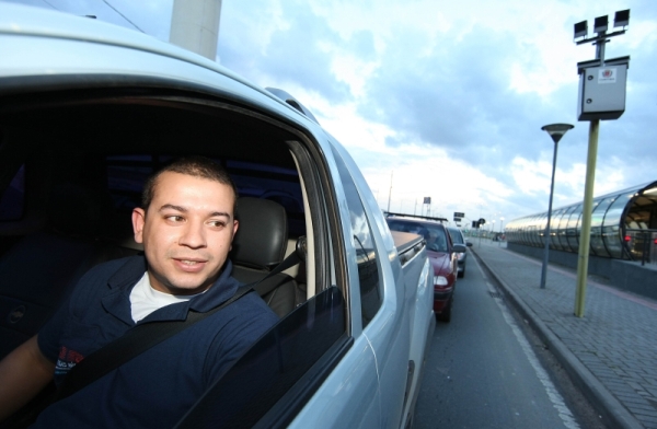 Acho que as pessoas não vão respeitar se o radar não registrar. É um absurdo não funcionar. Valdir de Paula, 22 anos, mecânico | Ivonaldo Alexandre/ Gazeta do Povo