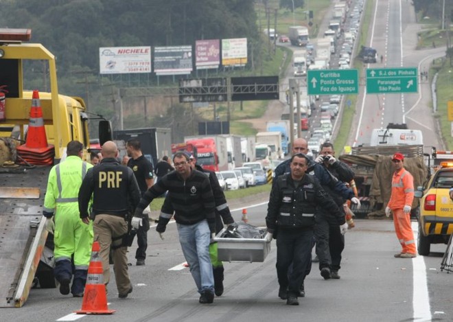Os motoristas dos caminhões envolvidos no engavetamento não sofreram ferimentos |