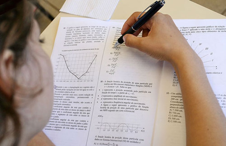Neste domingo, os candidatos realizaram a prova de conhecimentos gerais, que abrange diversas disciplinas | Divulgação / Assessoria UEM