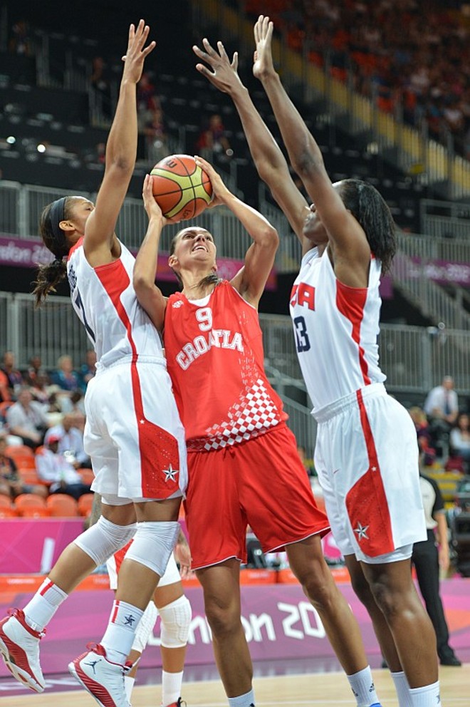 Os Estados Unidos bateram a Croácia na estreia do basquete feminino |