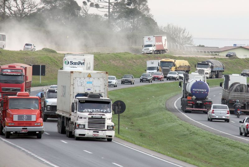 Paralisação dos motoristas terá baixa adesão no estado, segundo entidades da classe | Walter Alves/ Gazeta do Povo