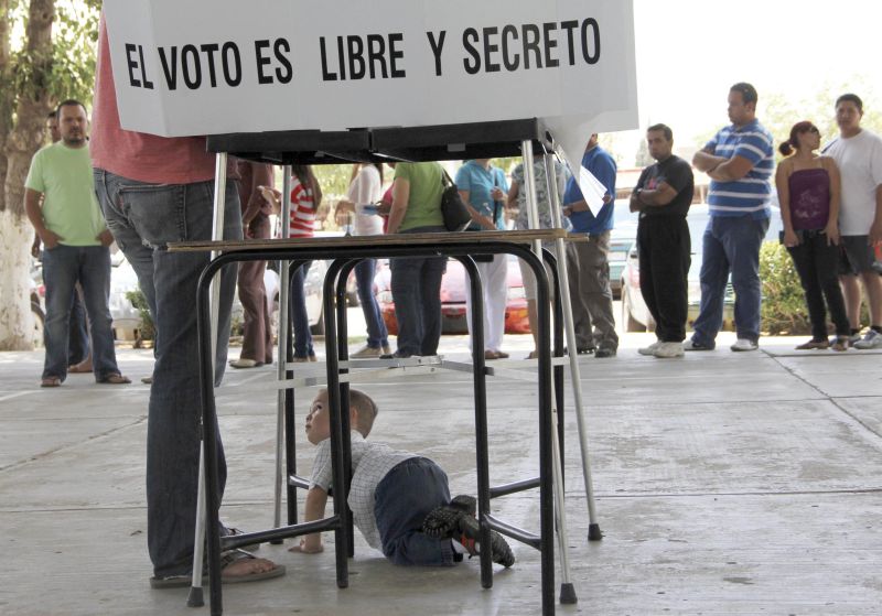 Atrasos na abertura de sessões eleitorais causaram filas; maior incidente foram assassinatos em posto de gasolina | Jorge Luis Gonzalez/Reuters