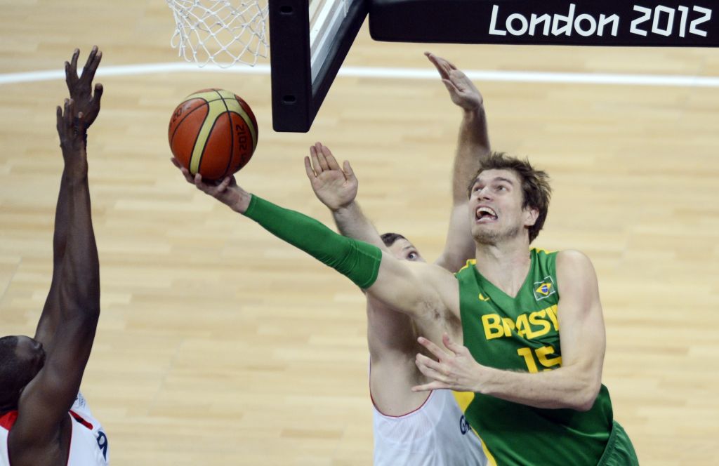 Tiago Splitter foi o destaque do Brasil contra a Grã-Bretanha | Timothy Clary/ Reuters