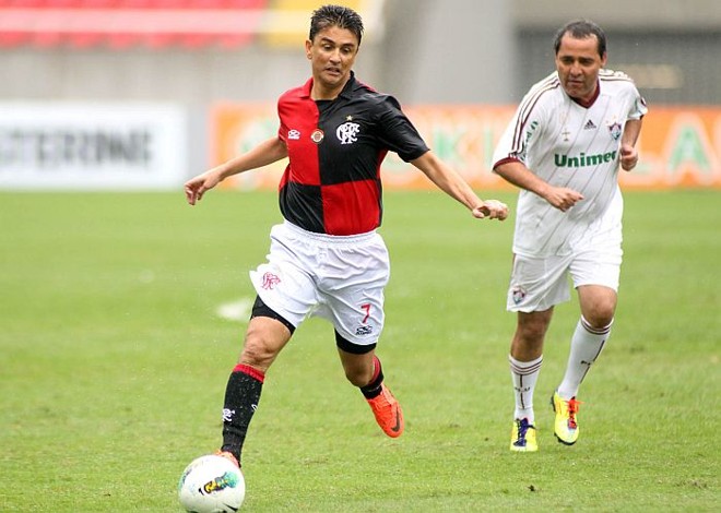 Bebeto, hoje deputado estadual e membro do Comitê Organizador da Copa 2014, na partida comemorativa dos 100 anos do Fla-Flu |