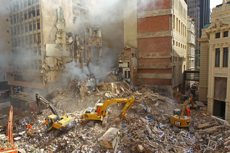 Ao todo, 22 pessoas morreram no desmoronamento do edifício Liberdade, no Centro da cidade, e de outros dois imóveis contíguos | Juca Varella/Folhapress