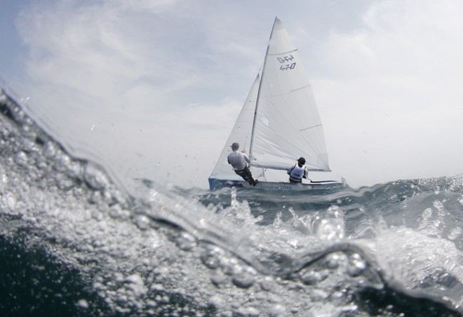 Os isralenses Gideon Kliger e Eran Sela treinam para as disputas da vela na classe 470 | 