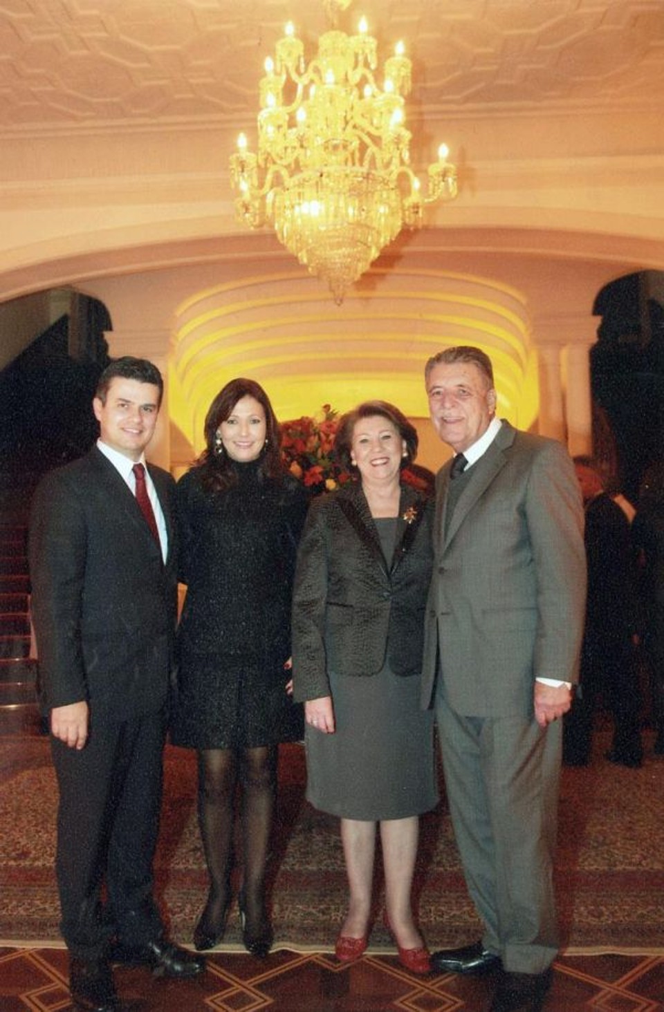 Nos tradicionais salões da Carlos Cavalcanti, em cerimônia que selou a integração dos clubes Curitibano e Concórdia, os presidentes Joaquim Miró e Fredi Humphreys, acompanhados de suas respectivas esposas, Maria Cristina e Ilse | Jair Cesar Souza