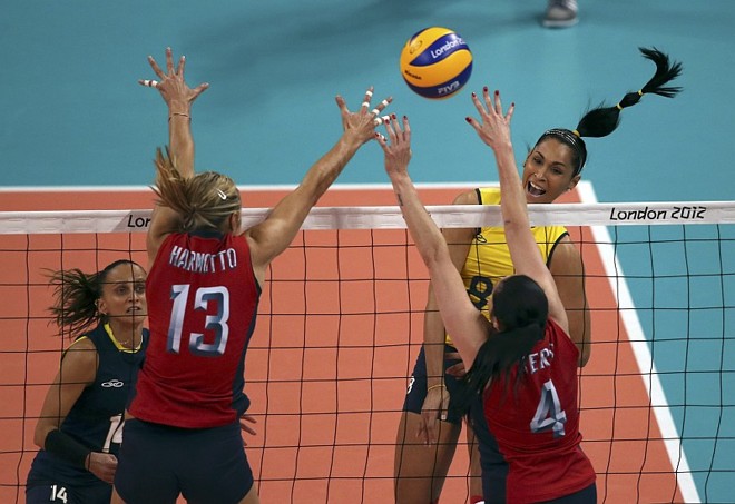 O Brasil perdeu para os Estados Unidos por 3 sets a 1 no vôlei feminino |