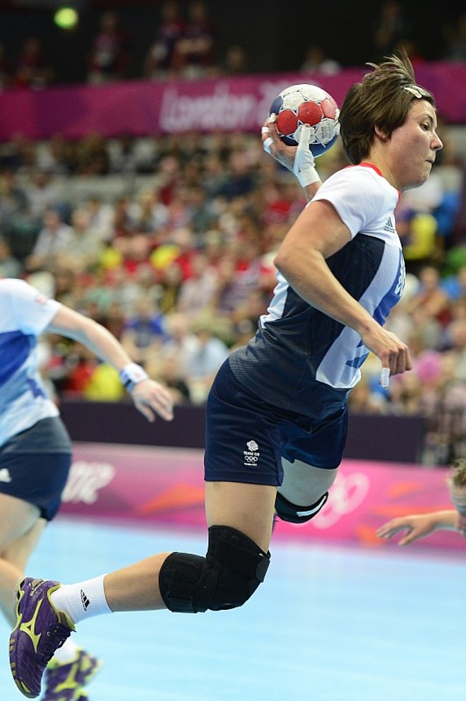 A Grã-Bretanha enfrentou Montenegro na estreia no handebol feminino |