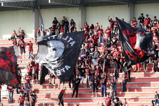 Torcida do Furacão presente em Paranaguá foi à loucura com gol de Adan | 