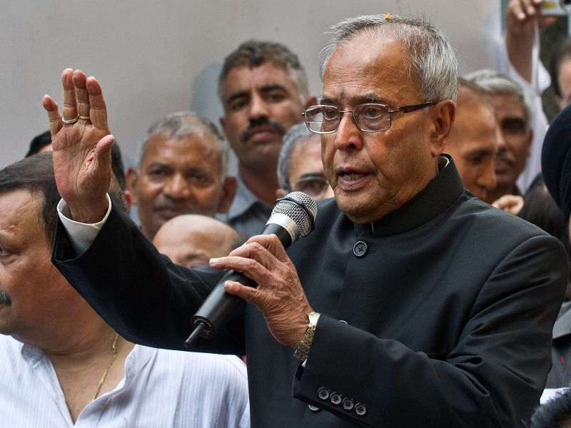 Pranab Mukherjee discursa neste domingo após anúncio de que venceu as eleições presidenciais na Índia | AFP PHOTO / Prakash SINGH