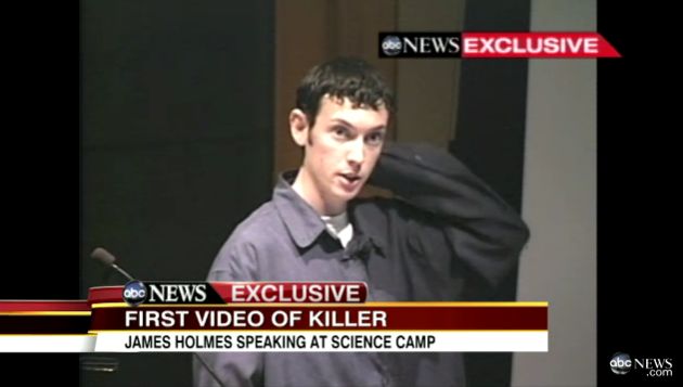 Vídeo mostra o autor do tiroteio no Colorado, apresentando um trabalho, quando ele tinha 18 anos | ABC News / Divulgação