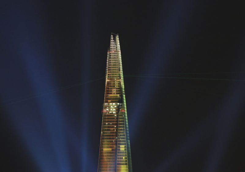 Assinado pelo arquiteto italiano Renzo Piano, autor do contestado Centro Pompidou em Paris, o Shard está localizado ao sul do Tâmisa | REUTERS/Olivia Harris