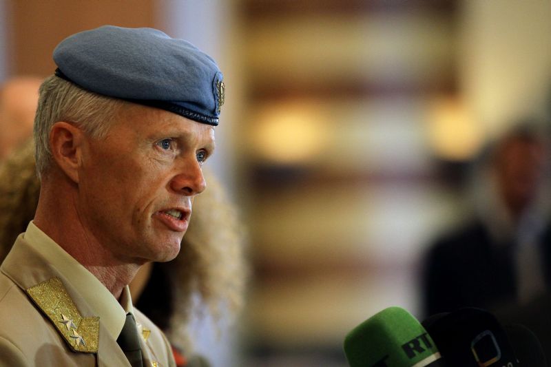 General Robert Mood, chefe dos observadores da ONU na Síria, fala sobre ataque de quarta-feira a jornalistas em Damasco | AFP PHOTO/LOUAI BESHARA