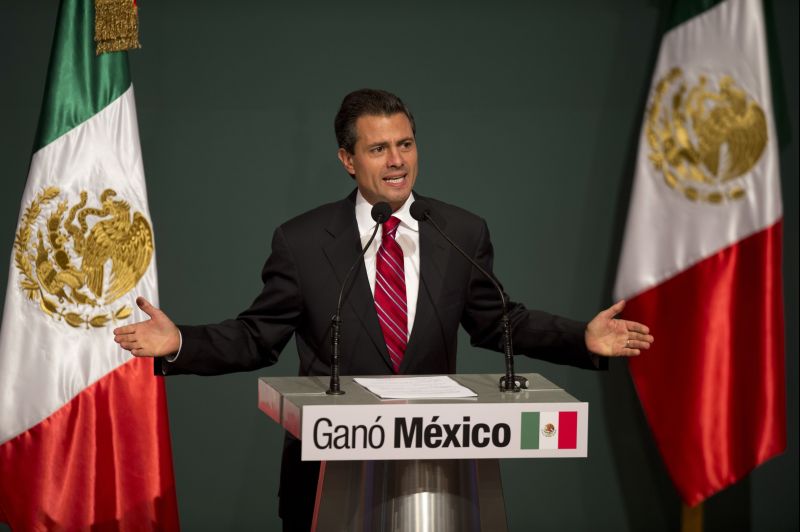 Vencedor das eleições mexicanas, o candidato do PRI, Enrique Peña Nieto, discursa após receber primeiros resultados oficiais | AFP PHOTO / Yuri CORTEZ