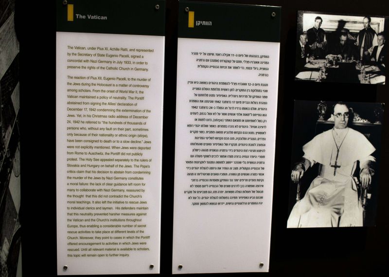 Foto do documento exposto no Museu do Holocausto, em Jerusálém | AFP