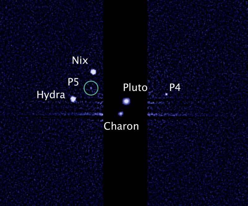 A lua - chamada, por enquanto, de P5 - poderia ajudar a lançar alguma luz sobre como o sistema de Plutão se formou e evoluiu | Nasa/ESA/AFP/Divulgação