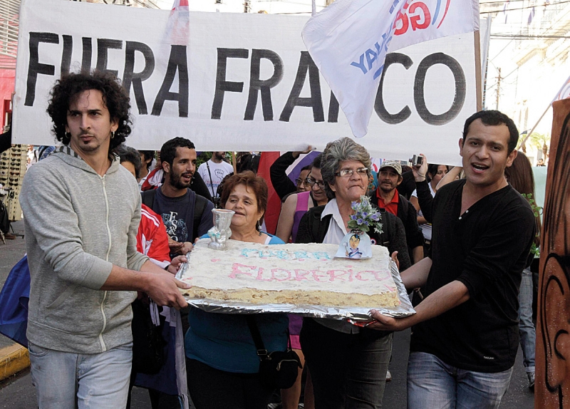 Protesto em Assunção contra o governo de Frederico Franco | Jorge Adorno/Reuters