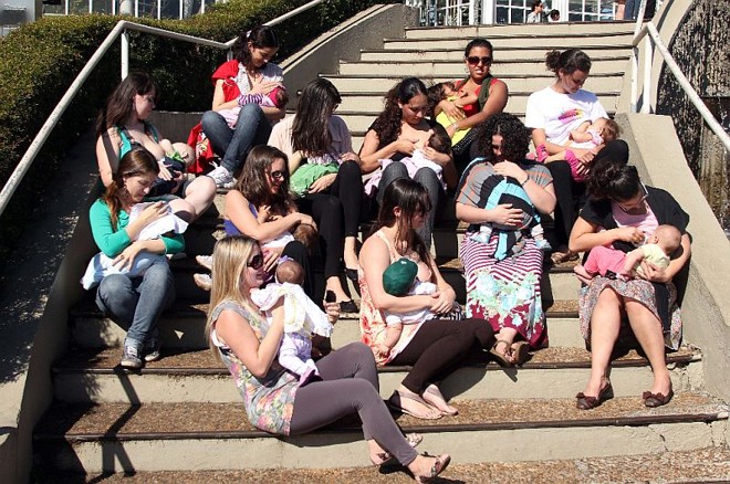 Mães se reuniram nas escadarias da estufa do Jardim Botânico | 