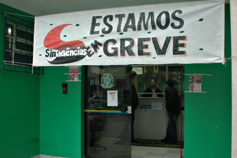 Posto da Anvisa em Paranaguá, em greve, funciona com 3 dos 11 funcionários, mas não tem causado a espera das embarcações | Oswaldo Eustáquio/Gazeta do Povo