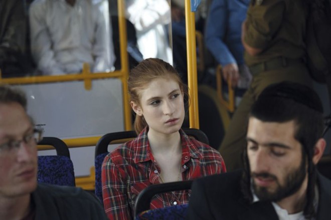 Agathe Bonitzer vive Tai, jovem israelense traumatizada por um ataque terrorista |