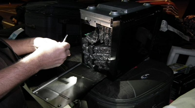 Medicamentos estavam escondidos dentro de um rádio e uma caixa de som, e seriam comercializados na região nordeste; Duas pessoas foram presas | Polícia Federal/Divulgação