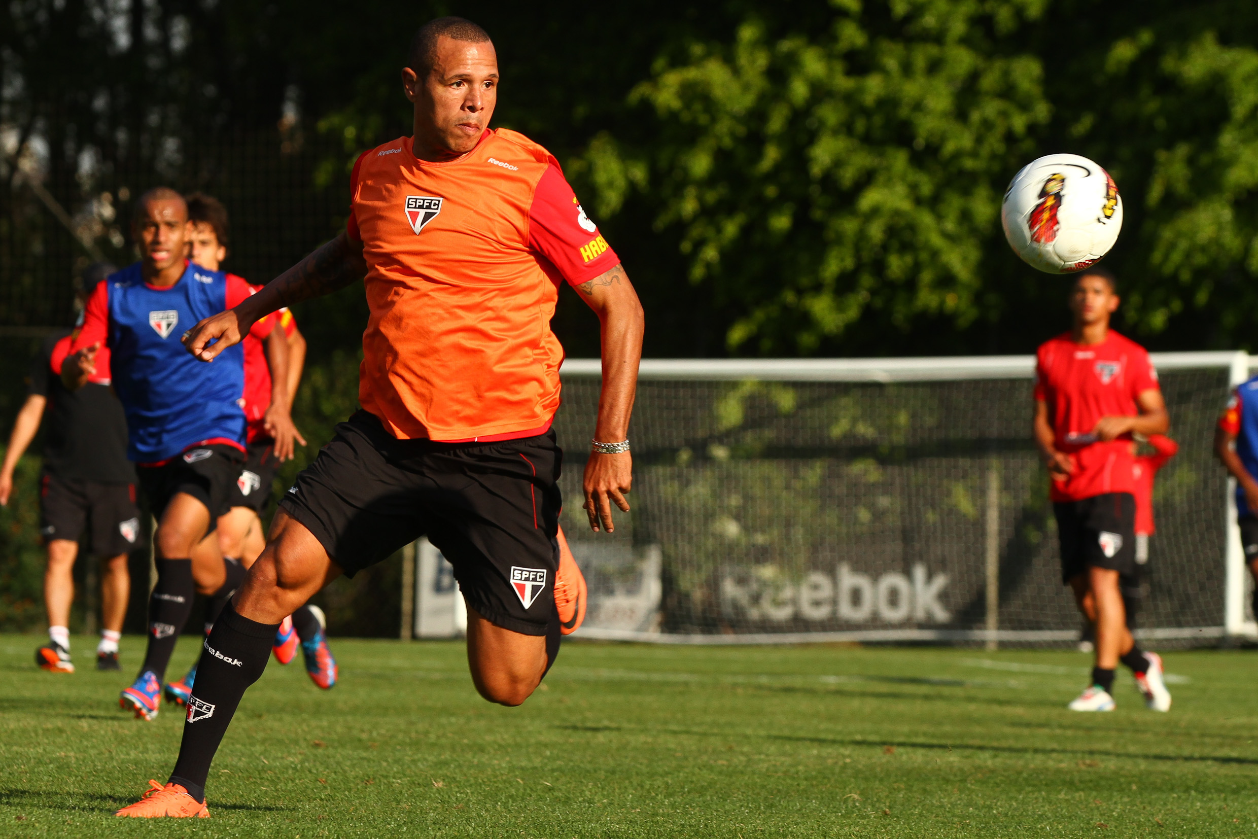 Atacante Luis Fabiano durante treino desta segunda-feira, no CT da Barra Funda | Luiz Pires/VIPCOMM
