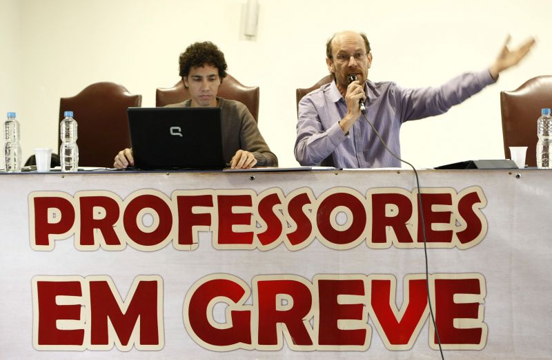 Docentes da Universidade Federal do Paraná dizem que não há previsão para fim do movimento. Reitoria prevê volta às aulas em 10 de setembro | Hugo Harada/ Gazeta do Povo