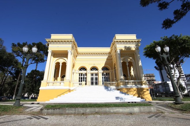 Os tapumes que cercavam o prédio foram retirados há poucos dias, mas a visitação ainda não pode ser feita |