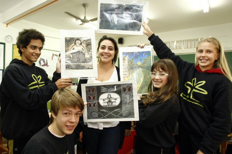 Os alunos da professora de Filosofia Flaviana Lima, do coégio Projeto 21, estão acostumados a escrever textos a partir de imagens | Henry Milleo/Gazeta do Povo