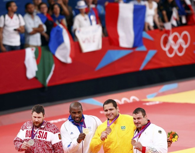 Baby, de 18 anos, com a quarta medalha do judô brasileiro em Londres, a terceira de bronze |