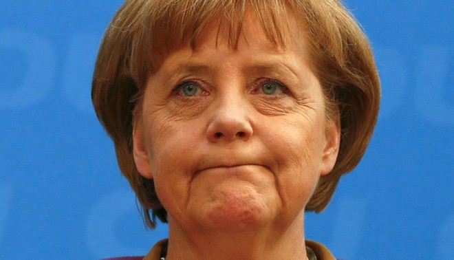 A chanceler Angela Merkel: decisão entre euro e seu governo | Fabrizio Bensch/Reuters