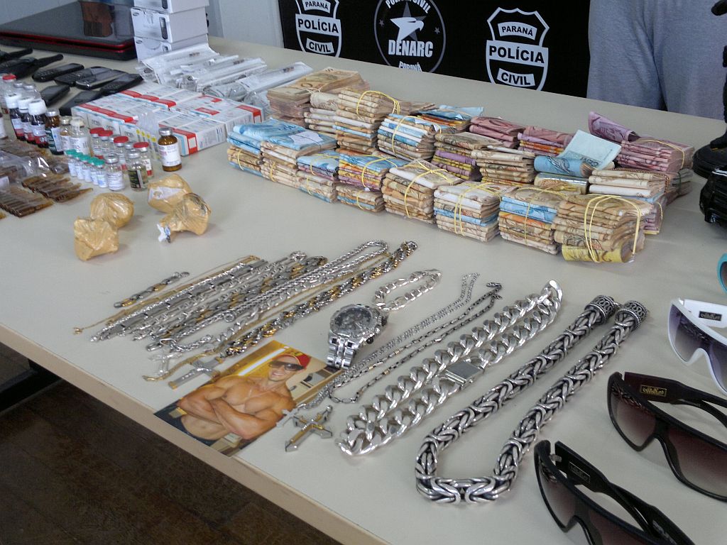 Diversos bens foram apreendidos com os suspeitos | Patricia Pereira / Agência de Notícias Gazeta do Povo
