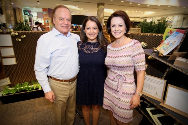 Julietinha e Arnaldo Miró foram prestigiar a filha, a arquiteta Gisela Miró, que assina a Brinquedoteca inclusiva na 5ª Mostra Mueller Ecodesign, aberta na quarta-feira no Shopping Mueller |