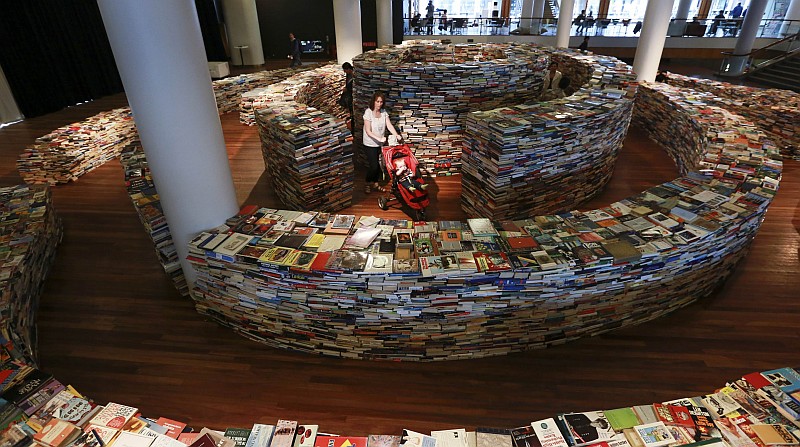 Inspirados por Borges, brasileiros criaram labirinto de livros na Olimpíada Cultural realizada em paralelo ao evento esportivo | Olivia Harris / Reuters