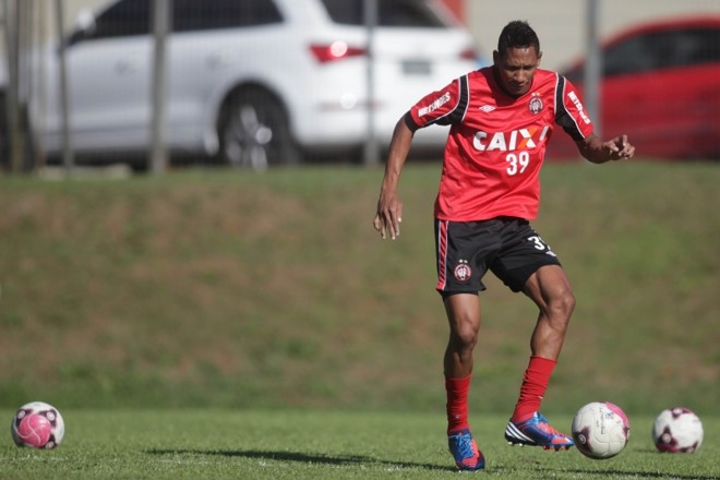 O atacante Marcão puxa a fila dos forasteiros que vieram para o Atlético recentemente para encorpar o grupo que disputa a Segundona nacional | 