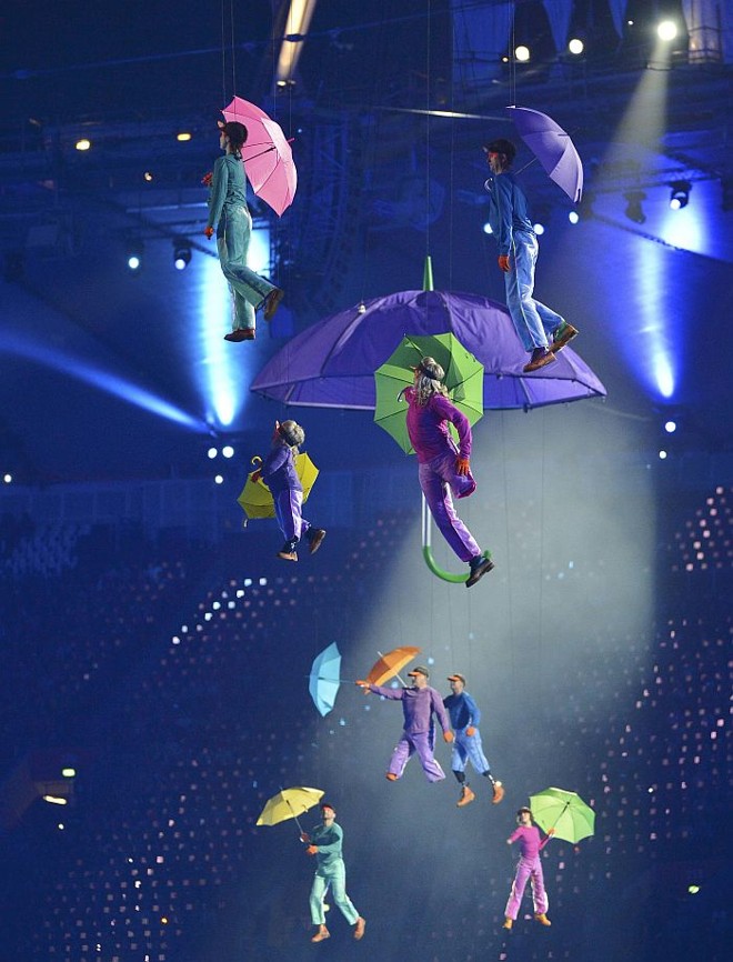 Acrobatas fazem performance na abertura da Paralímpiada de Londres | 