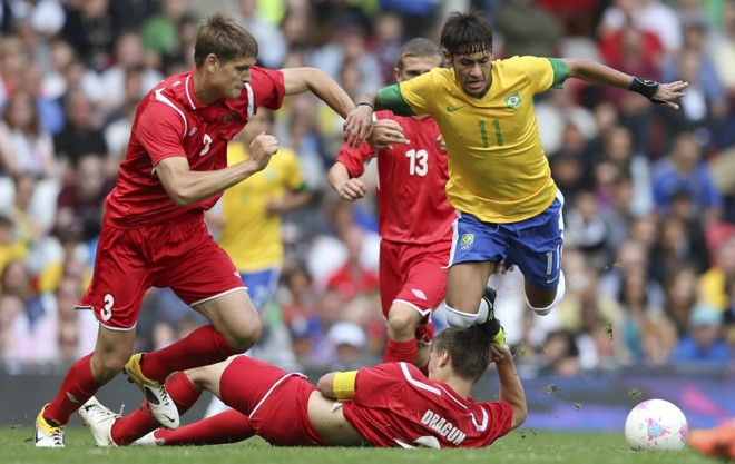 Sò mesmo com três marcadores a Bielorrússia conseguiu parar Neymar na vitória brasileira por 3 a 1, em Manchester |