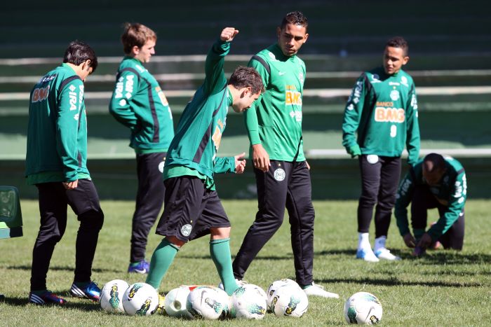 Marcelo Oliveira enfrenta dúvidas no elenco coxa: volantes impossibilitados de jogar podem dar lugar a um zagueiro | Antônio More/Agência de Notícias Gazeta do Povo