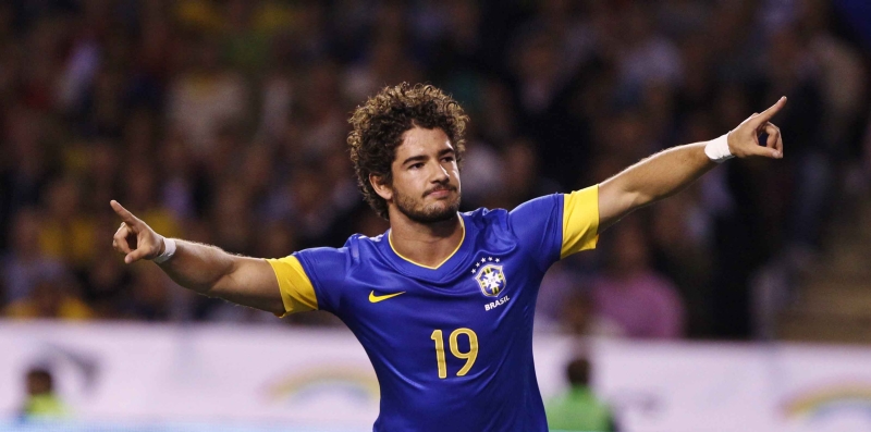 Alexandre Pato entrou no segundo tempo e marcou dois gols em apenas um minuto: um de pênalti e o outro em condição duvidosa dentro da área | Daniel Castellano/ Gazeta do Povo