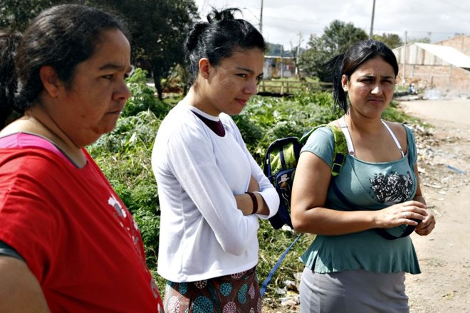 Cleusa, Ellen e Cristiane aguardam regularização da Vila Nova |