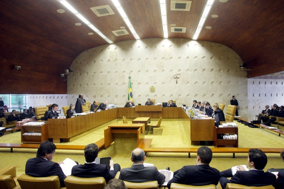 Sessões do STF com ministros vigiados pelas câmeras, no alto do plenário, que transmitem a sessão ao vivo para todo o país | Divulgação/ STF
