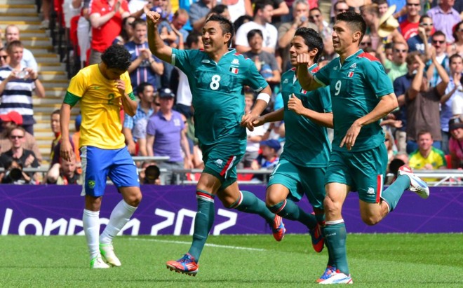 Mexicanos comemoram gol logo no início da partida | 