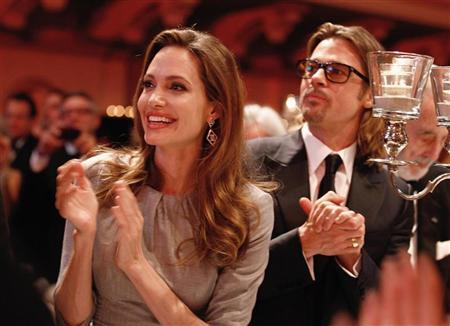 Os atores Angelina Jolie e Brad Pitt participam de um evento em Berlim, na Alemanha, em fevereiro | REUTERS/Andreas Rentz/Pool