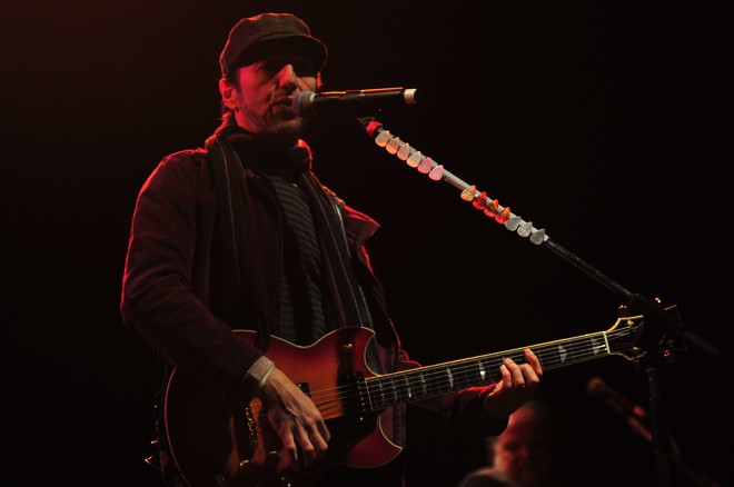 Zeca Baleiro apresenta o show