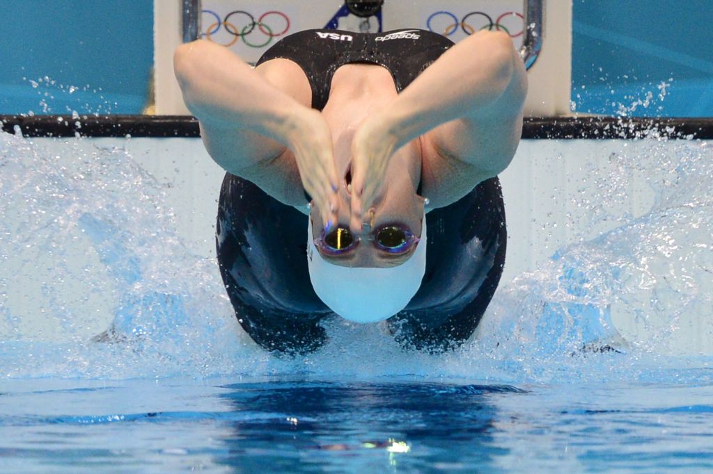Missy Franklin cai na água para bateria eliminatória dos 200m costas | Christophe Simon/ AFP