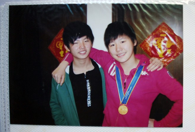 Shiwen (dir.), um amigo e mais uma medalha |