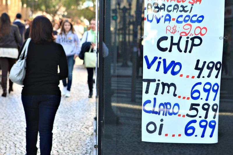 Banca de revistas oferece chips de celular: venda de planos está liberada a partir de hoje | Ivonaldo Alexandre/ Gazeta do Povo